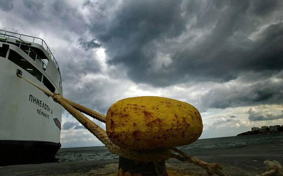 Έως τις 10.00 το απαγορευτικό απόπλου από το λιμάνι του Πειραιά